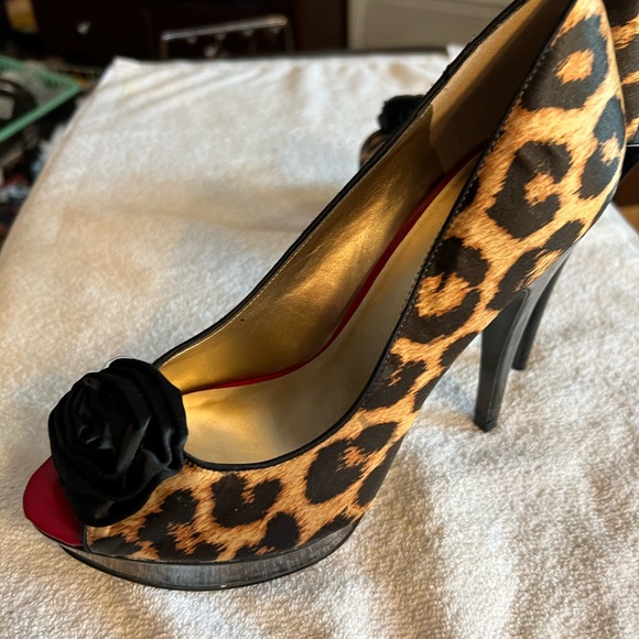 Guess Shoes - Guess Cheetah/Leopard Heels